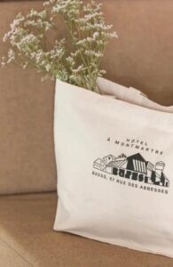 Hôtel Basss tote bag with dried flowers, a welcome touch at the boutique hotel on Rue des Abbesses